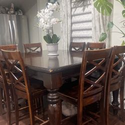 Dining Table with 8 Chairs 