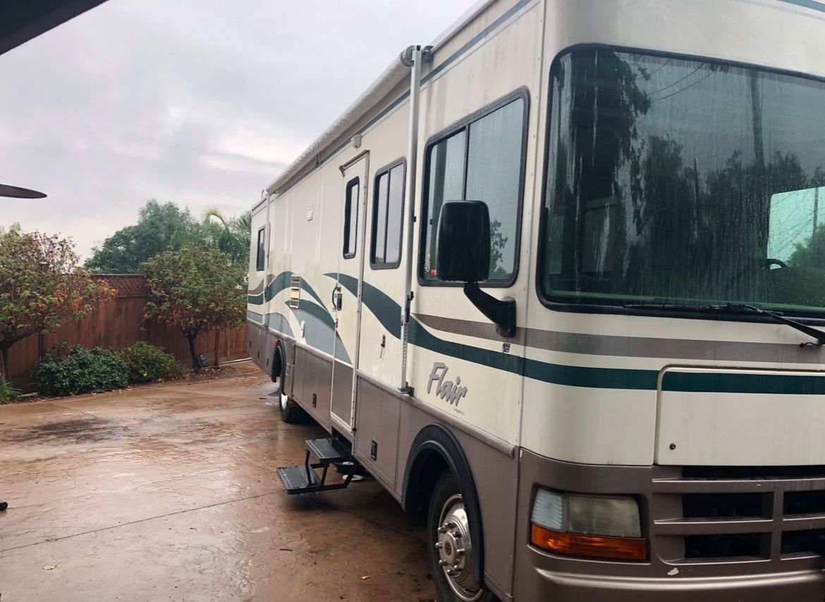 2000 Fleetwood Flair 35ft.