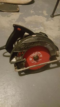 Skilsaw circular saw with blade. Works fine