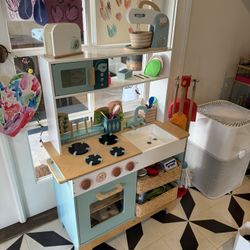 Play Kitchen, Pots & Pans, Food, Toaster, And Mixer