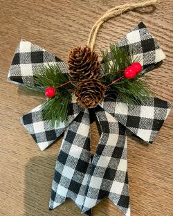 Christmas Ornaments & Decor