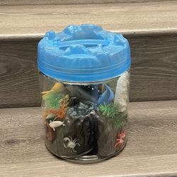 Aquarium toy with undersea creatures, fish and decor 