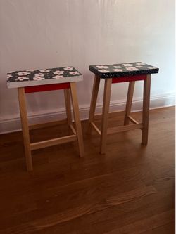 CUTE CUSTOM FLORAL BARSTOOLS