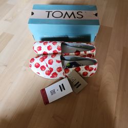 Tom's  Shoes
