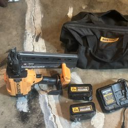 Bostitch 20V MAX* Cordless 28-Degree Framing Nailer Kit (BCF28WW) with TWO 4.0Ah