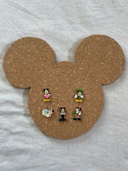 Disneyland Pins Mickey seasons 2024