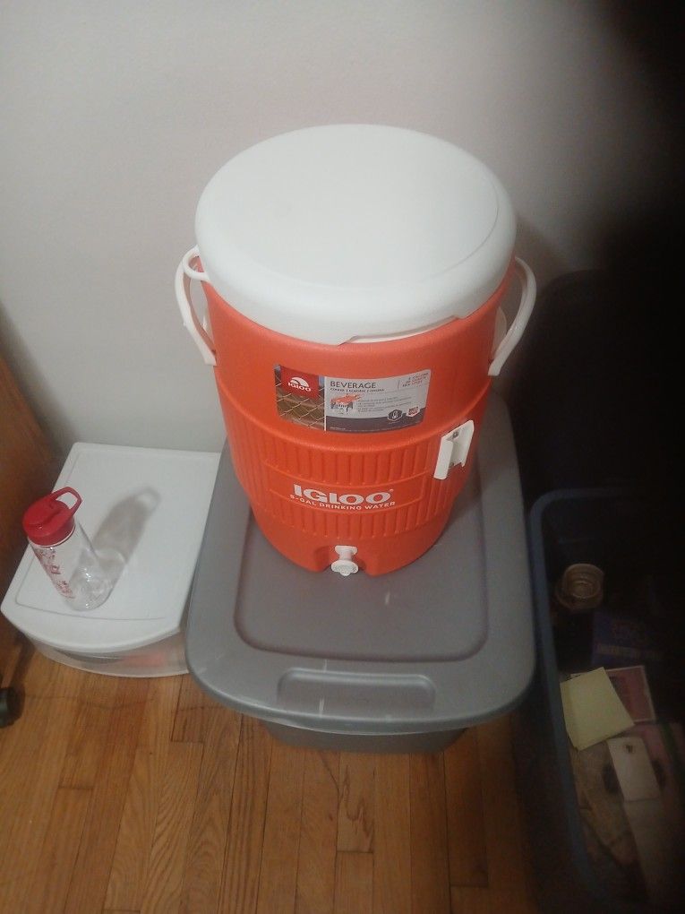 IGLOO 5 Gallon Water Dispenser
