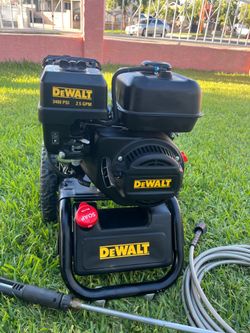 DEWALT 3400 PSI 2.5 GPM Gas Pressure Washer with Maintenance-Free Pump, Heavy-Duty Commercial Cold Water Power Washer