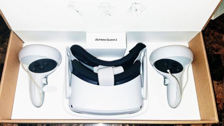 META QUEST 2 IN BOX - VIRTUAL HEADSET WITH CONTROLLERS