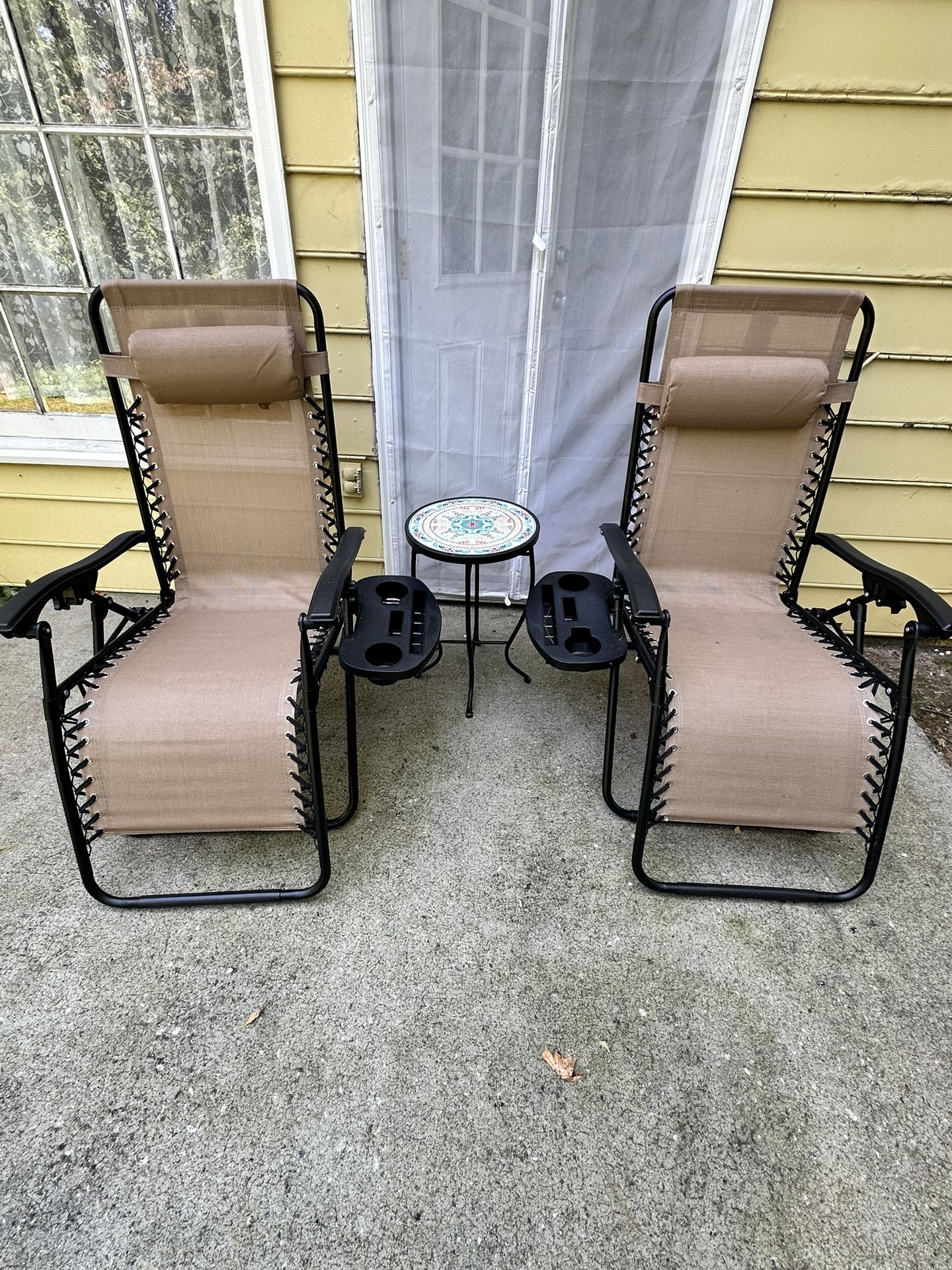 2 Recliner Chairs With Ceramic Table