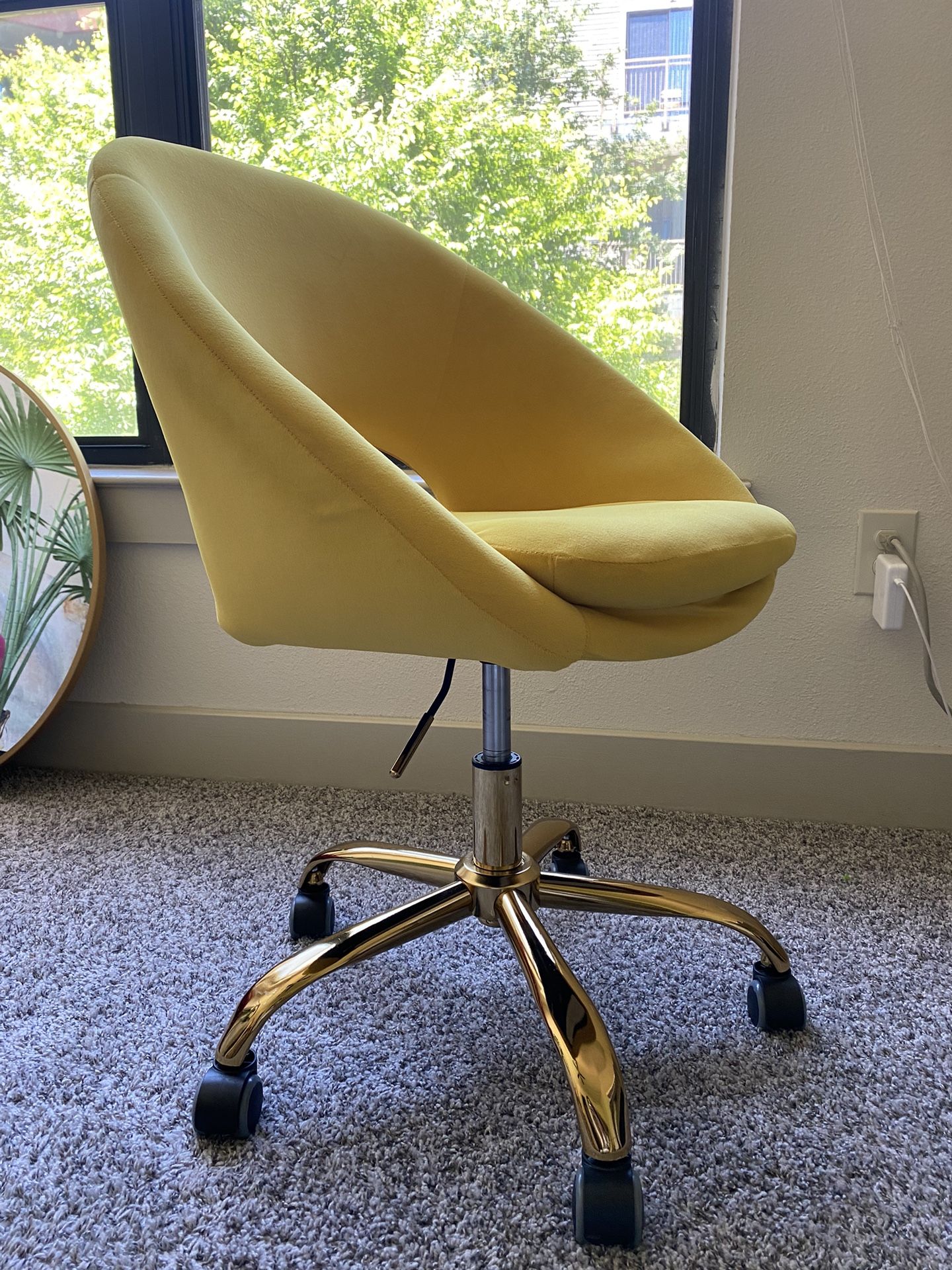 yellow office chair 