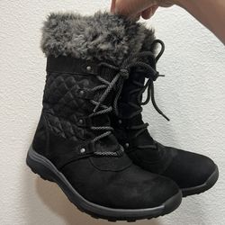 $5 Size 7 Woman’s Girls Hiking Winter Boots 