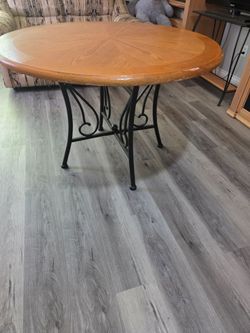 FREE ROUND TABLE