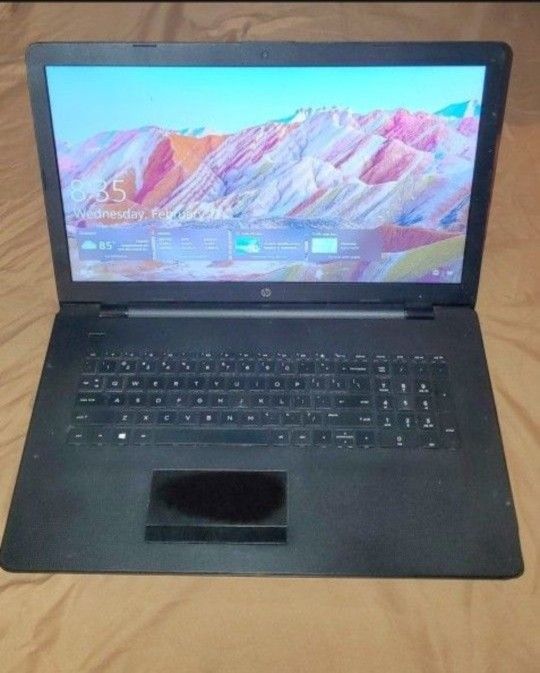 17.3" HP LAPTOP