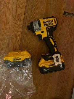 Dewalt 1/4 Impact Dril with 5.0 Ah battery