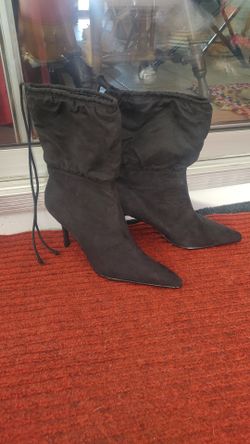 New black heeled boots - size 7 ,/  7 1/2