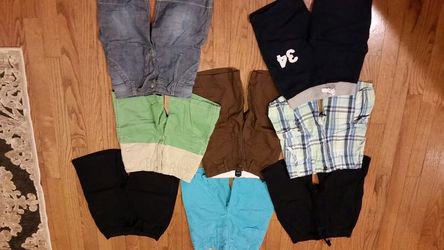 BOYS 5T SHORTS IN LIKE A NEW CONDITION
