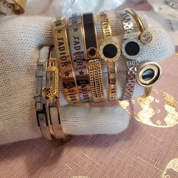 Bracelets 