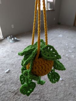 Crochet leaf hanging plant
