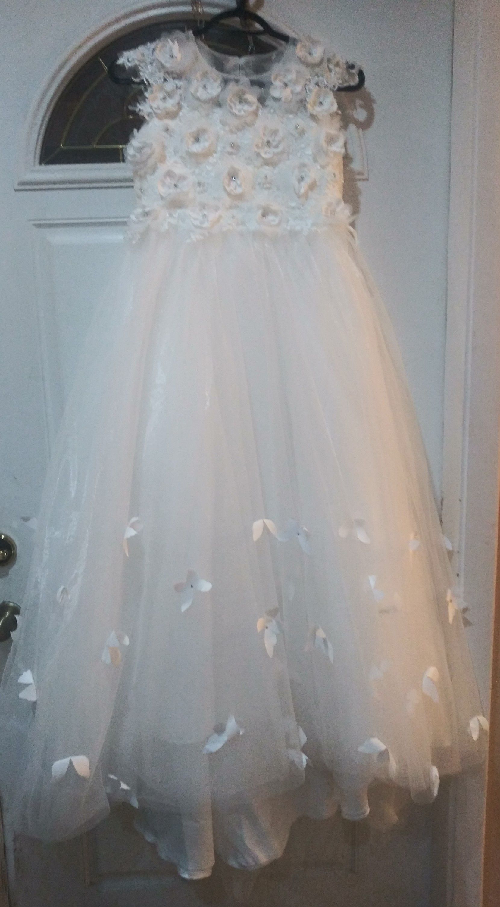 Gorgeous white dress with butterflies. Size 10-12