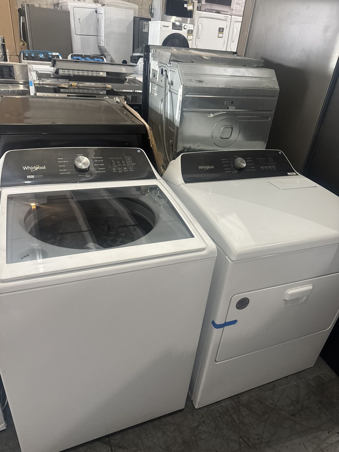 Set Whirpool Whirlpool Top Load Washer with a Removable Agitator & Dryer