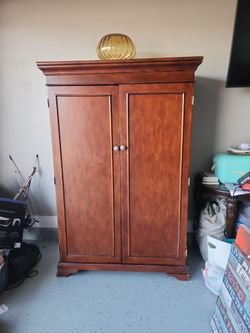 Computer desk