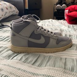 Men’s 9.5 Grey High Top Dunks 