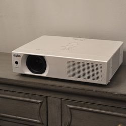 Sanyo Projector 3800 LUMENS PROJECTOR!! Full HD. Model SPLC-WXU700A
