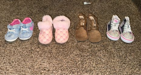 Baby girls shoes size 4c