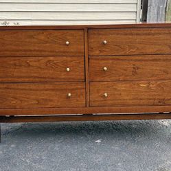 Mid Century Modern Dark walnut 6 Drawers Dresser/credenza/media center.