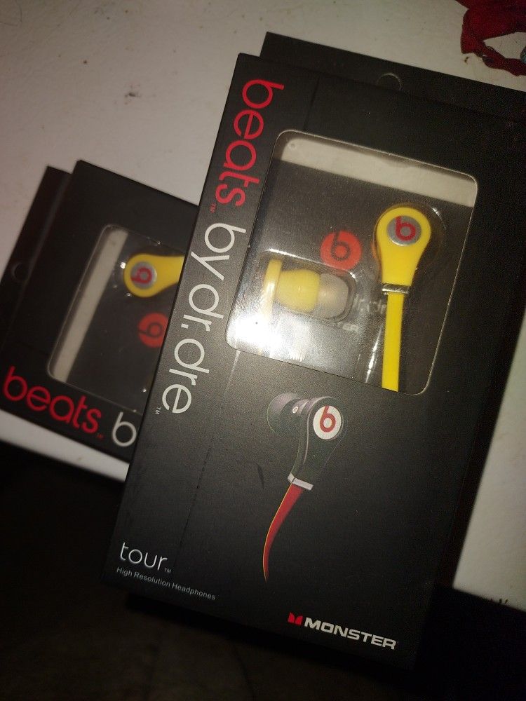 Beats Earbuds (2 Pair)