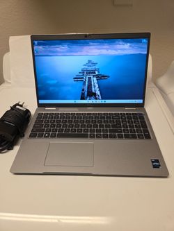 Dell Latitude 5530 15.6 Inch Widescreen Intel i7-1265U 512 GB SSD