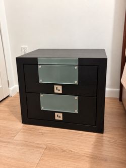 Set of 2 Modern Nightstands