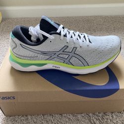 **Brand New** ASICS Men’s Gel-Nimbus 24 (Size 10.5)