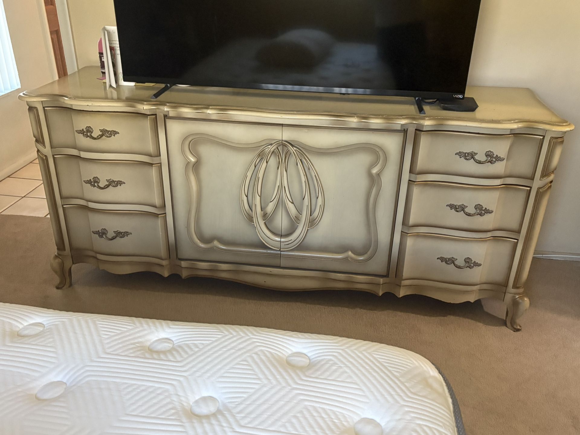 French Provincial Bedroom Furniture