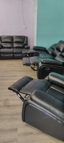 New recliner sofa and loveseat both on sale now don't mias