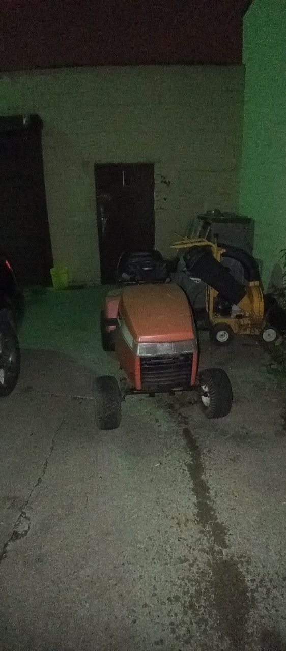 Simplicity Lawn Tractor W/Snowblower Attachment