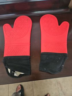 Tribal Cooking Extra Long Silicone Oven Mitts Pair - Red with Black Cuffs