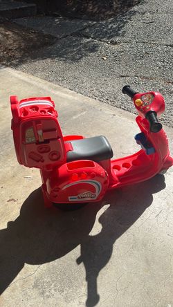 Play-Doh Pizza Delivery Scooter Playset, Large Ride-On Play Food Preschool Toys, Toy Pizza Set for Kids, Arts & Crafts for Boys & Girls, Ages 3+