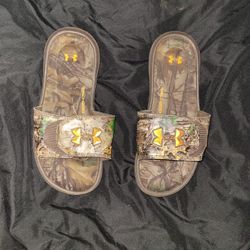 6 Youth Underamour Camo Flip Flops