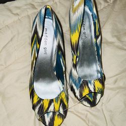 very nice women’s 👠 shoes size (7.5) like new only $15 