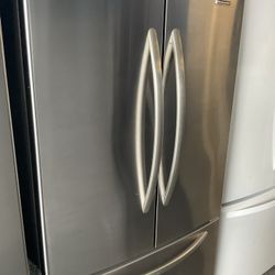 KitchenAid stainless steel French door fridge great working condition like to New
