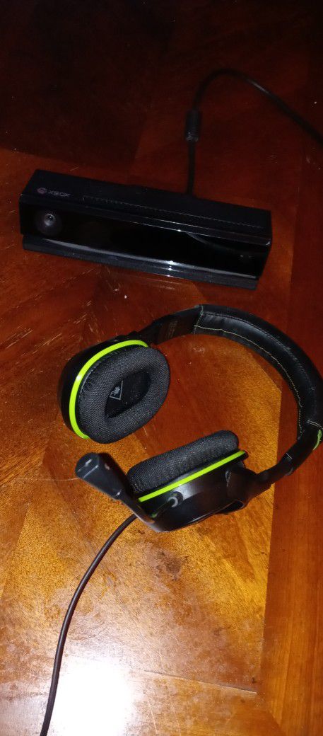 Xbox One Kinect And Gaming Headphones