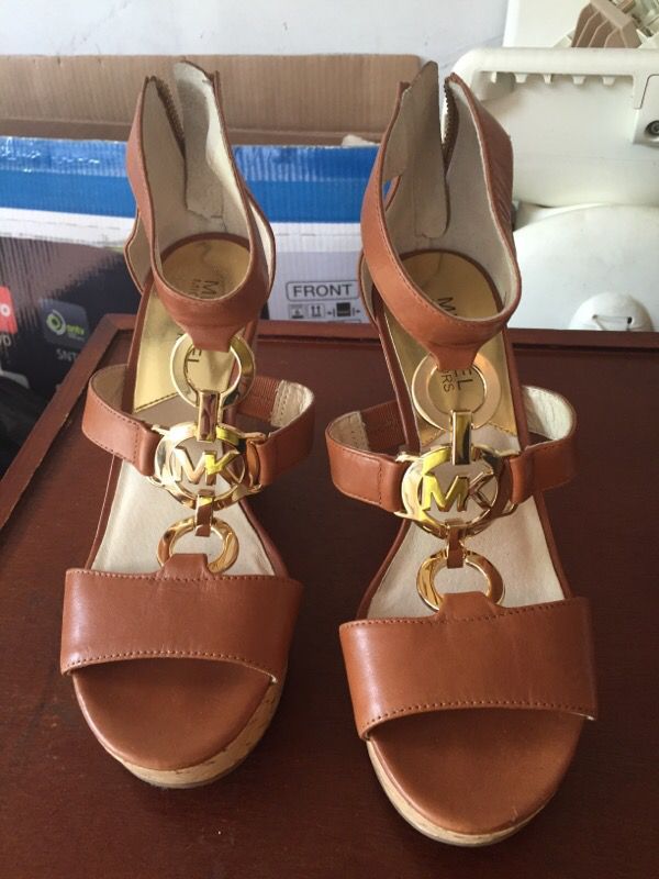 Almost new Michael Kors wedge Sandals size 6M