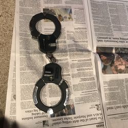 Master Lock -Street Cuffs- NO KEYS