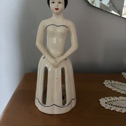 Vintage Ceramic Handkerchief or Napkin Holder.  **READ BELOW (Johnstown Ohio)