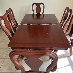 Beautiful Dinning Room  Table