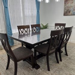 Dinning Table With 6 Chairs 