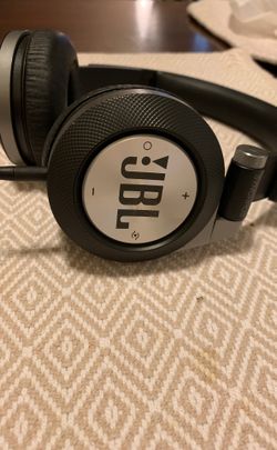 JBL wireless speakers with usb charger