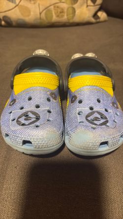 Toddler size 7 minion crocs